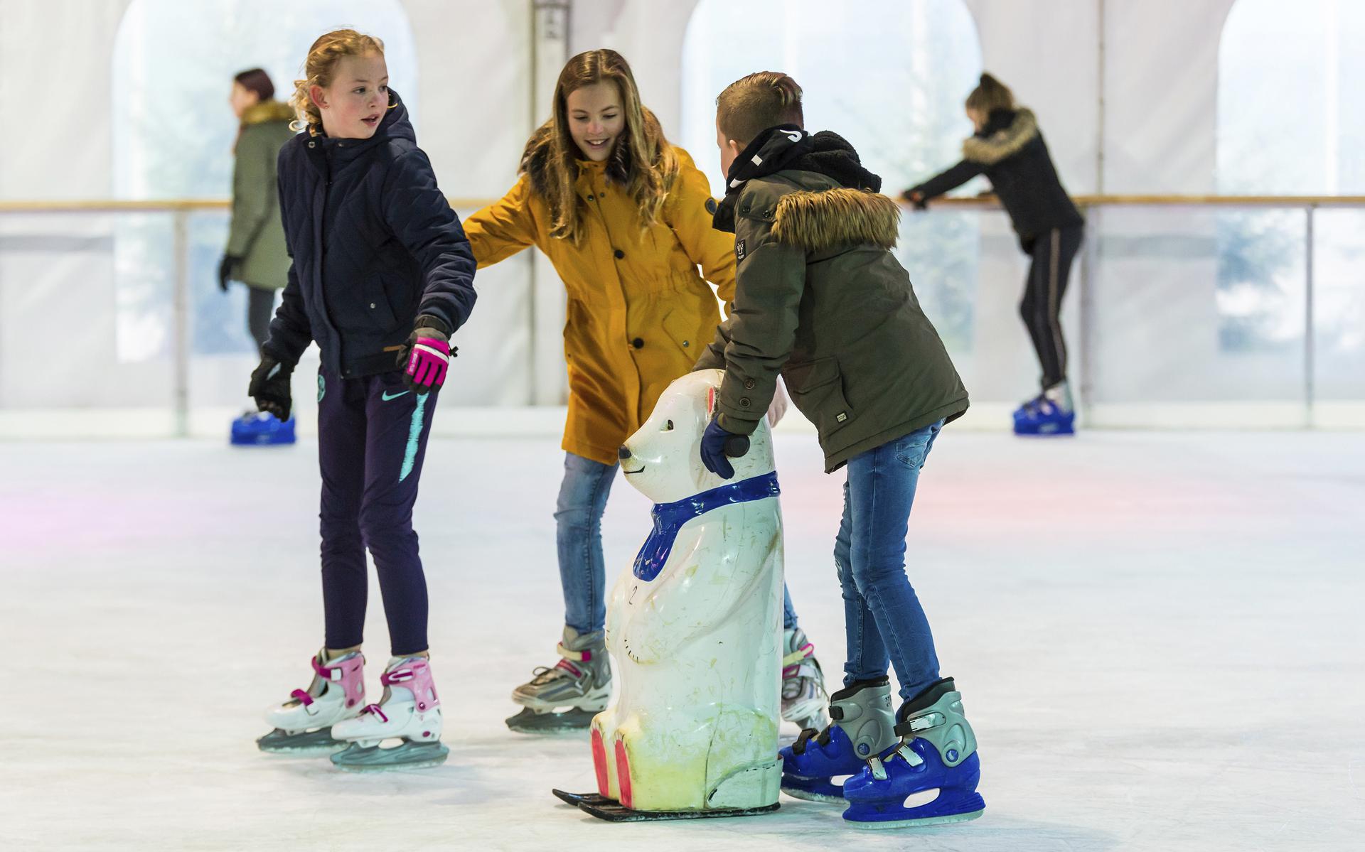 periodieke levend Promoten Bind de ijzers maar vast onder: in het centrum van Emmen ligt eind augustus  een schaatsbaan - Dagblad van het Noorden