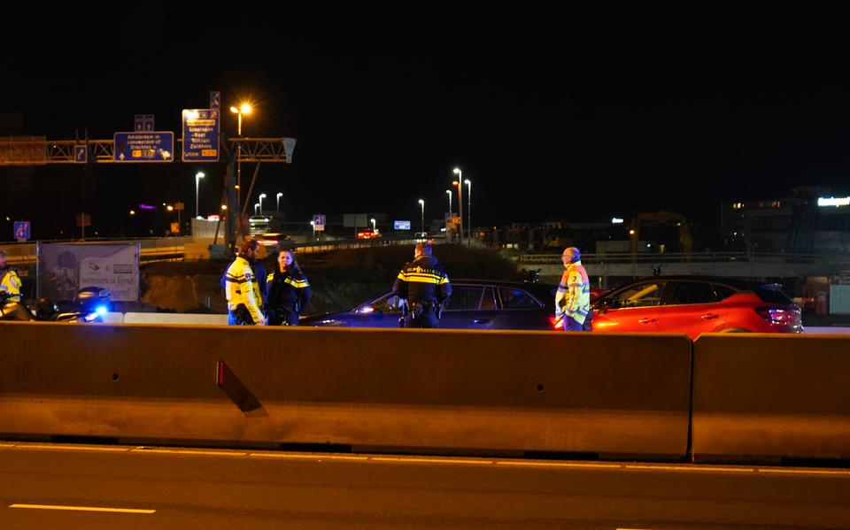 Botsing op het Julianaplein in Groningen. Weg deels afgesloten voor verkeer vanuit Hoogezand.
