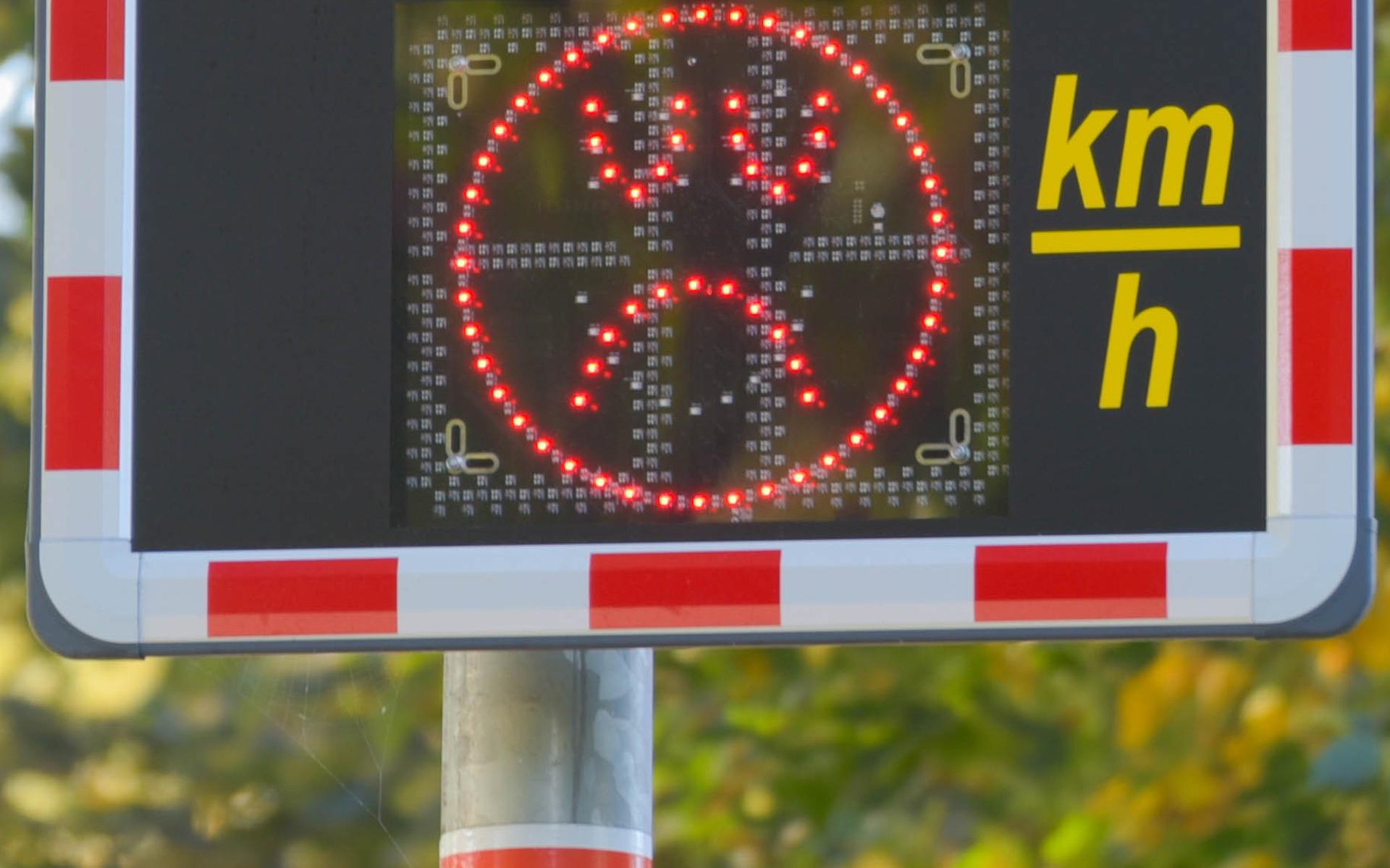 Hoendiep Noordzijde tussen Gaarkeuken en Stroobos wordt 60-kilometerweg. Verschil in rijtijd circa 9