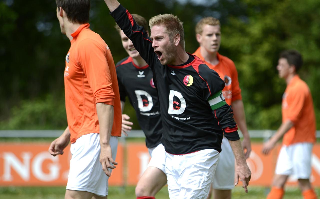 HSC 1 speelt nu op zondag, in de derde klasse. HSC 1 speelt nu op zondag, in de derde klasse.