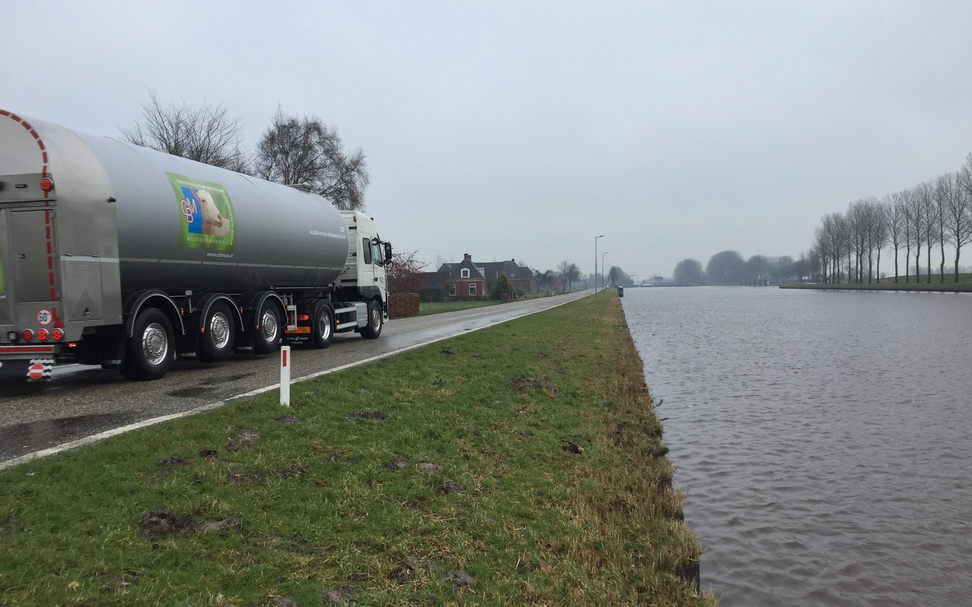 Van Starkenborghkanaal krijgt vangrail tussen Gaarkeuken en Stroobos om veiligheid te verbeteren - D