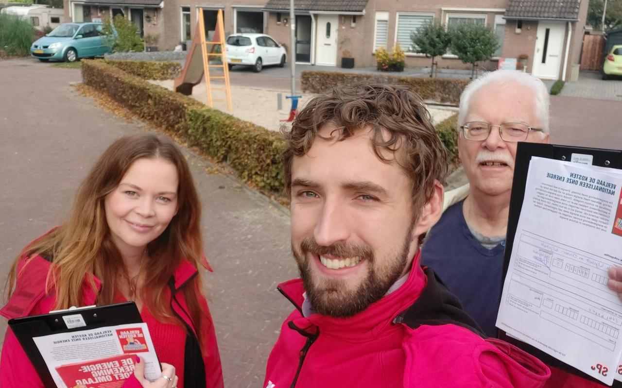 Simon Zandvliet (midden) stelt zich ten doel als politicus de straat naar de staat te halen. Simon Zandvliet (midden) stelt zich ten doel als politicus de straat naar de staat te halen.