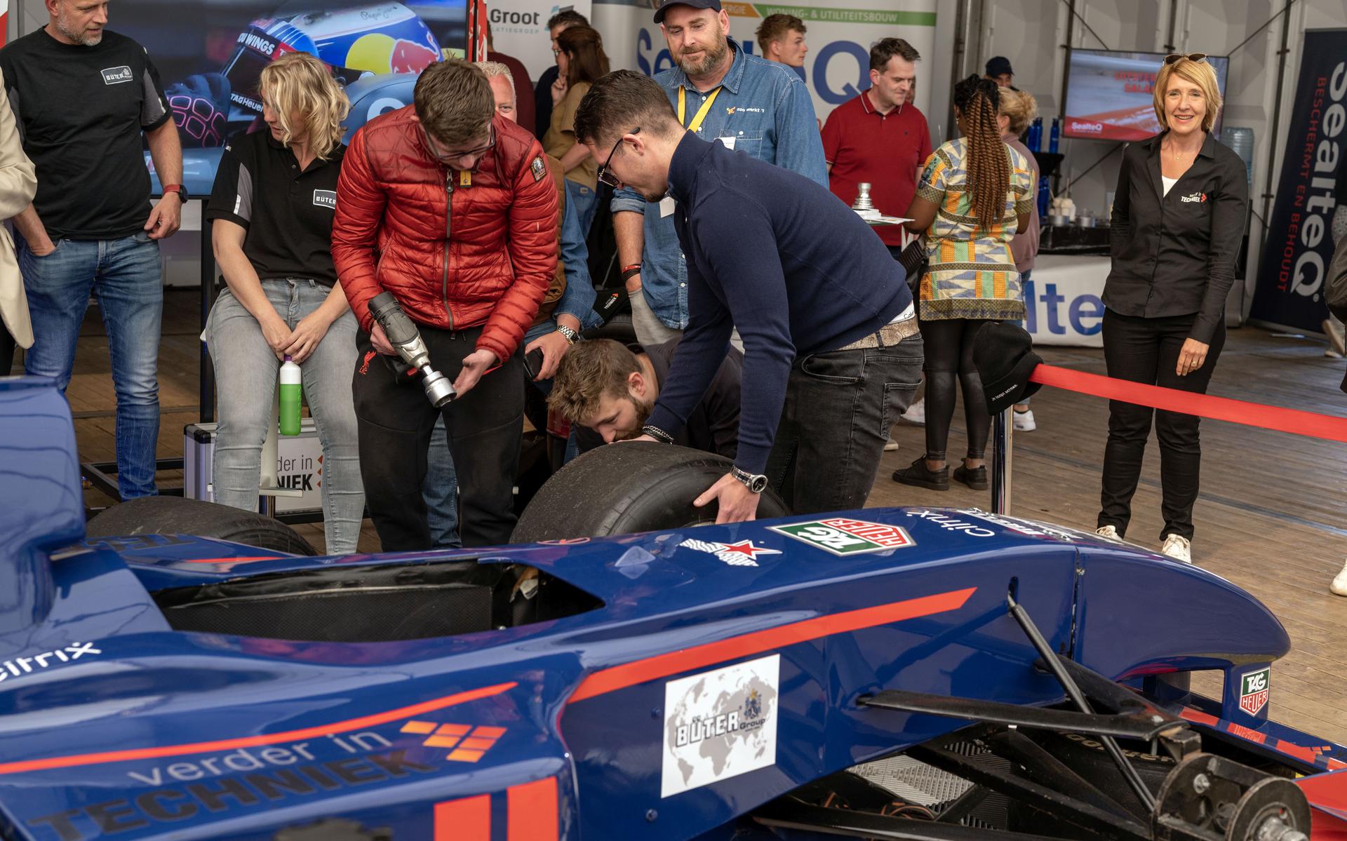 Büter Hydraulics uit Emmen was aanwezig met een Formule 1-raceauto.