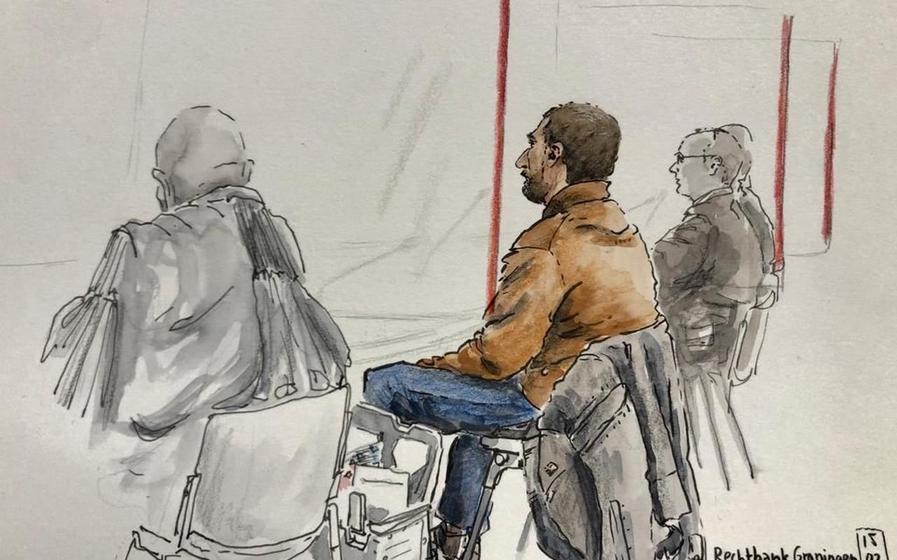 Rechtbanktekenaar Heleen van den Broek heeft een eerste beeld van de verdachte vastgelegd. Rechtbanktekenaar Heleen van den Broek heeft een eerste beeld van de verdachte vastgelegd.