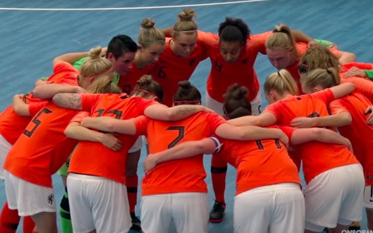 Het Nederlands team speelt met totaal zes Groningers en Friezen de EK-kwalificatiewedstrijden. Het Nederlands team speelt met totaal zes Groningers en Friezen de EK-kwalificatiewedstrijden.