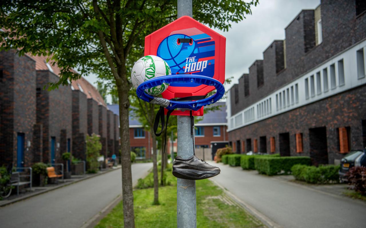 Er is veel dat herinnert aan het Oosterpark en FC Groningen in de wijk De Velden.