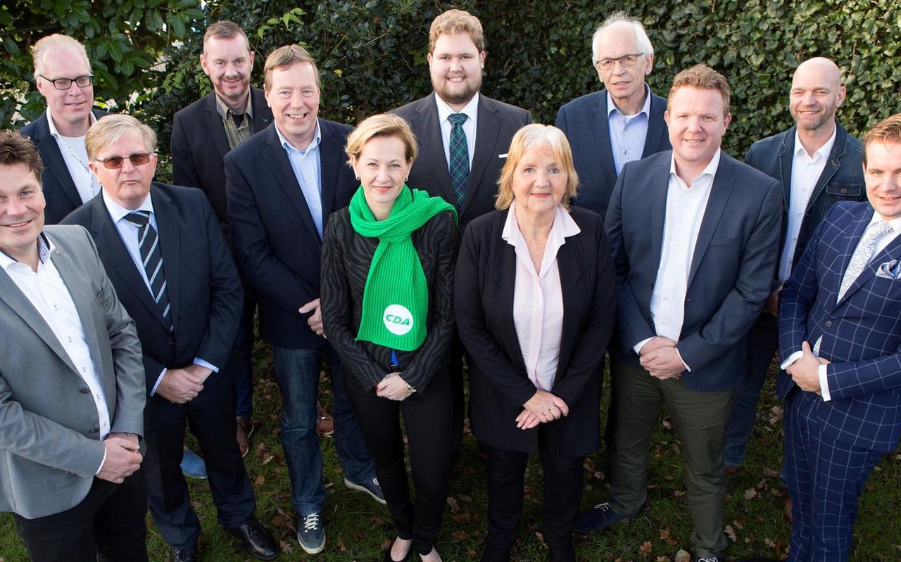 Danny Smit (uiterst rechts) in 2018 nog zij aan zij met wethouder Robert Kleine (links van hem). Danny Smit (uiterst rechts) in 2018 nog zij aan zij met wethouder Robert Kleine (links van hem).