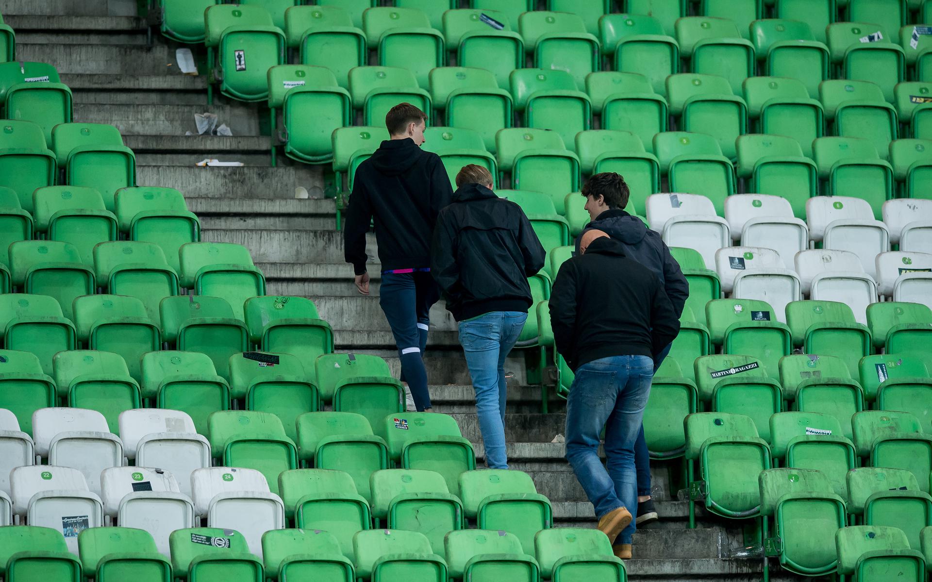FC Groningen zet het gestaakte duel tegen NEC dinsdag voort voor lege tribunes. 