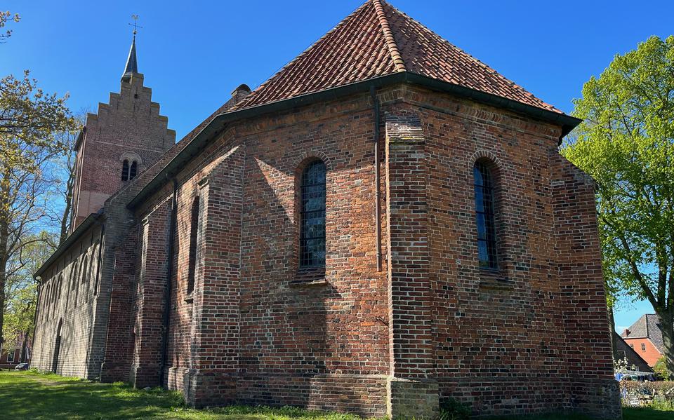 Bij de Magnuskerk in Anloo zijn koperen regenpijpen gestolen. 