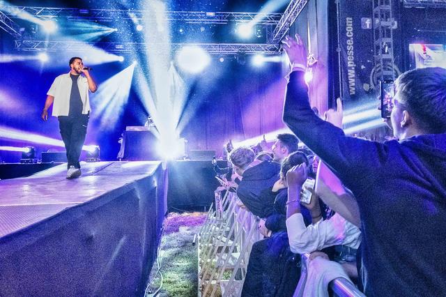 Meebrullen met Partysquad, Kevin, Frenna, Jonna Fraser, Piraten Power Hour en Zoë Tauran op Muziekwe