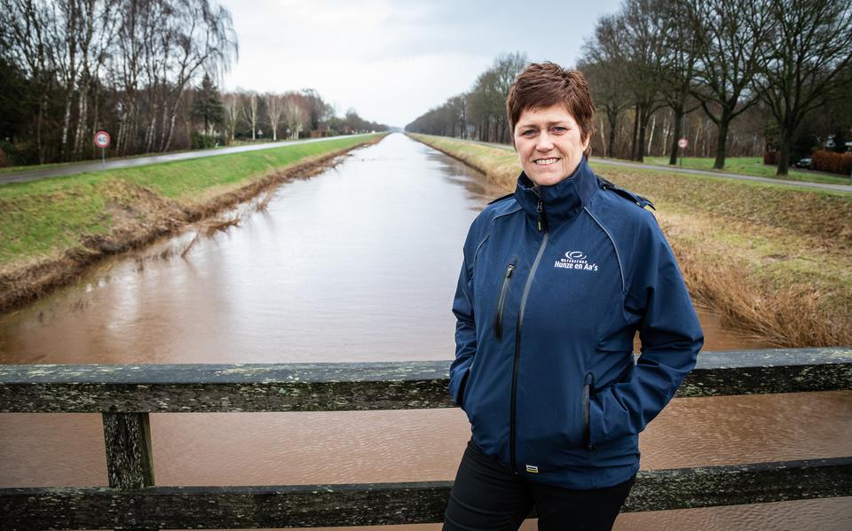 Willeke Bergman licht al jaren jong en oud voor over het waterbeheer van Hunze en Aa's