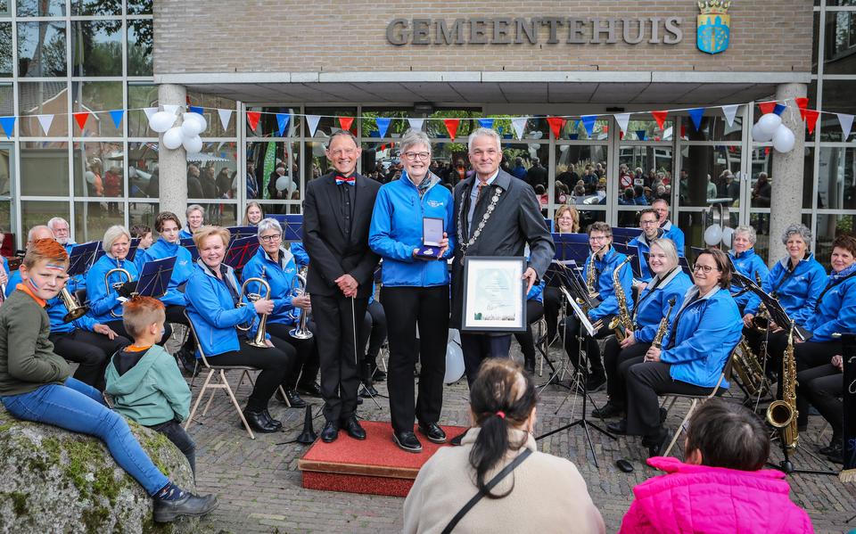 Koninklijke Erepenning voor Jeduthun in Sellingen. 