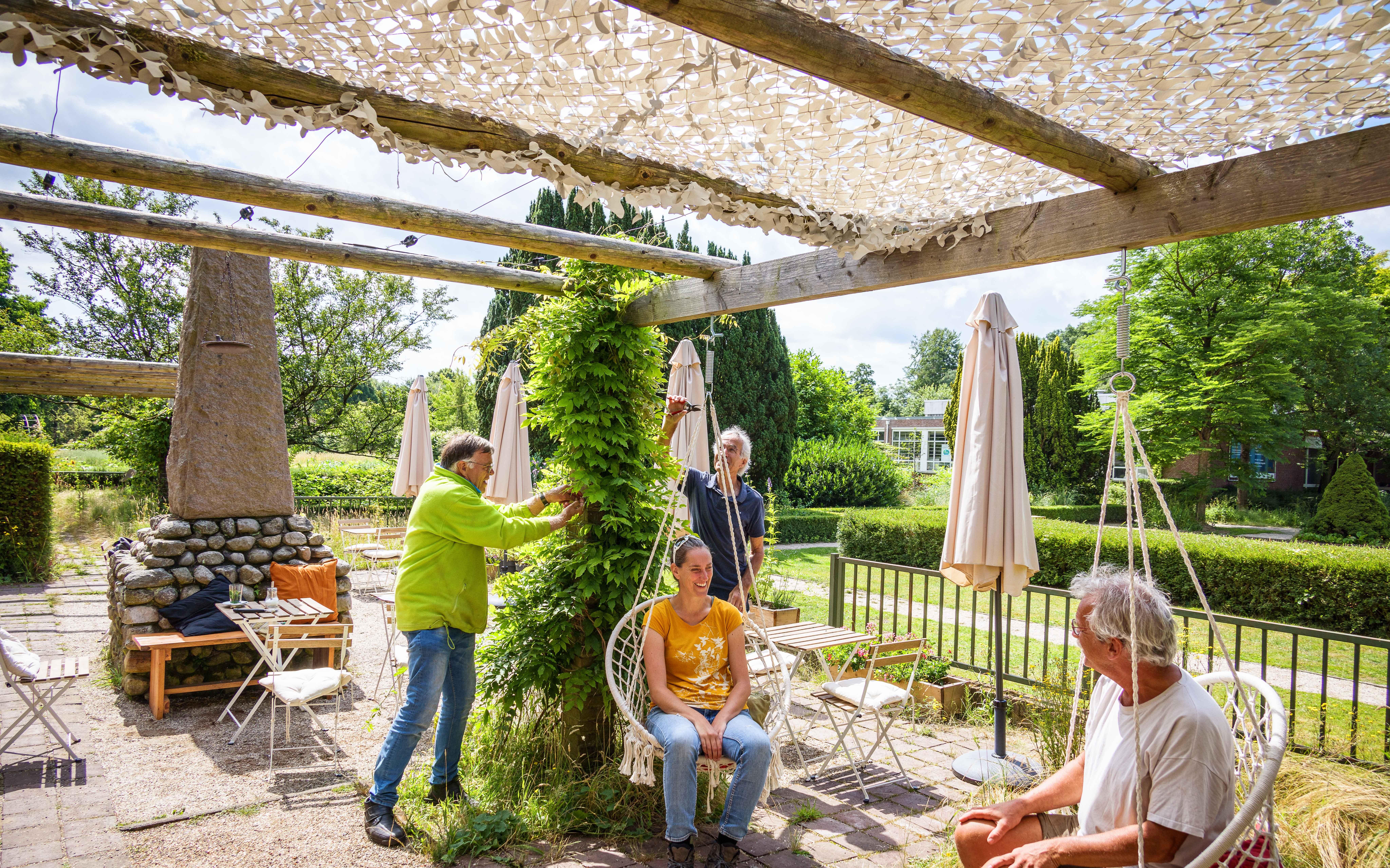 Tuin van tuinbouwschool in Frederiksoord krijgt langzaamaan nieuw leven. 'Het is niet de bedoeling d