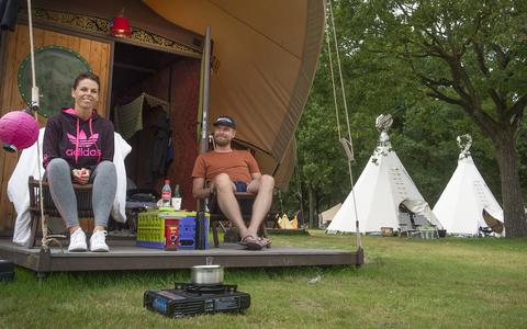 Festivalorganisator ID&T heeft bij het Ermerstrand Camping Tijdloos  uit de grond gestampt, dat vele gasten uit de Randstad verwelkomt. 