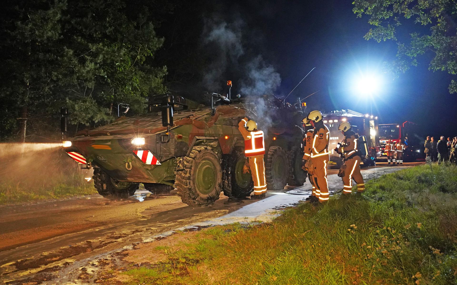 Pantservoertuig van Brabantse militairen vliegt in brand bij Havelterberg - Dagblad van het Noorden