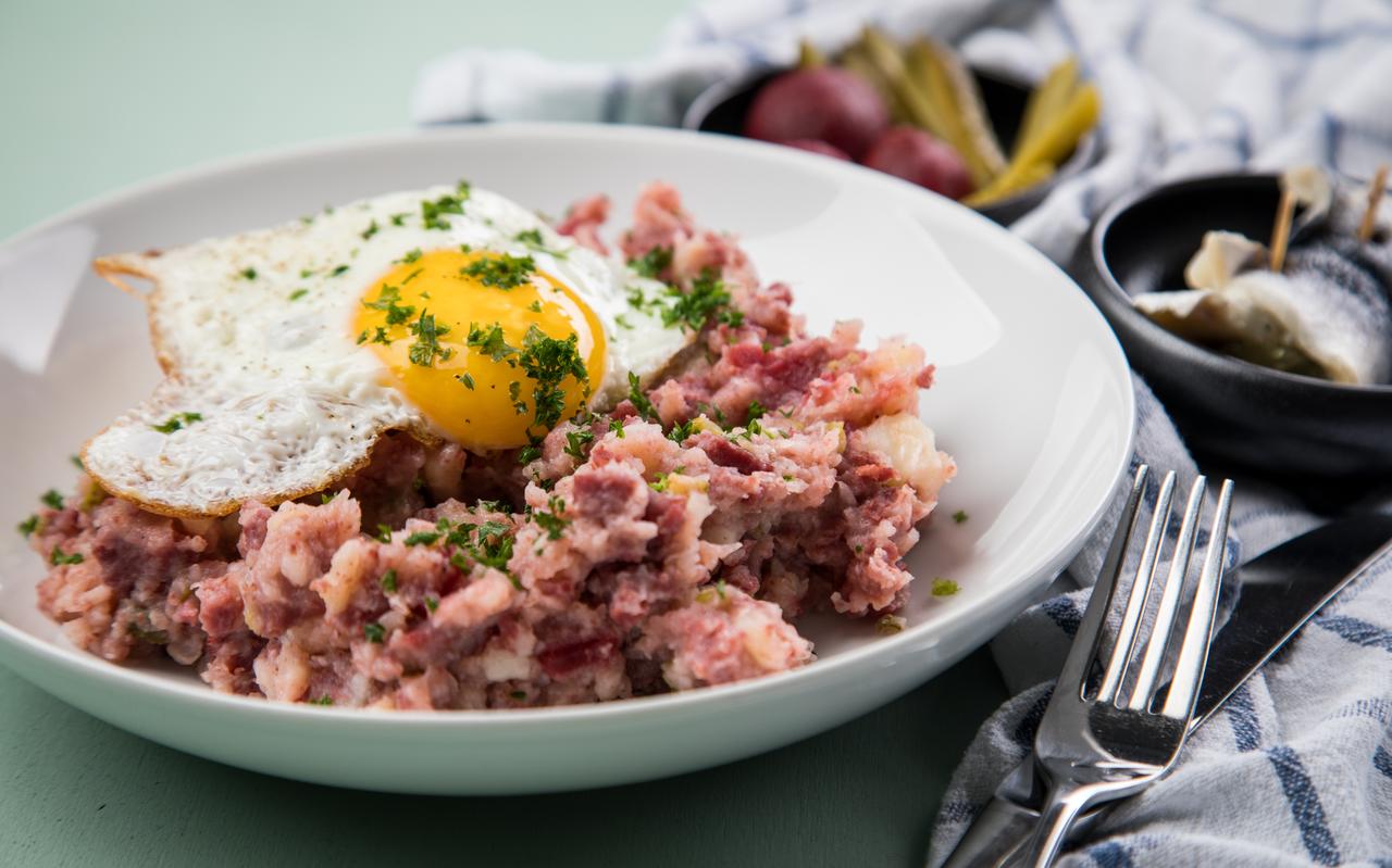 Labskaus: geen culinair bijster opwindend gerecht, maar wel een met een behoorlijke geschiedenis. Labskaus: geen culinair bijster opwindend gerecht, maar wel een met een behoorlijke geschiedenis.