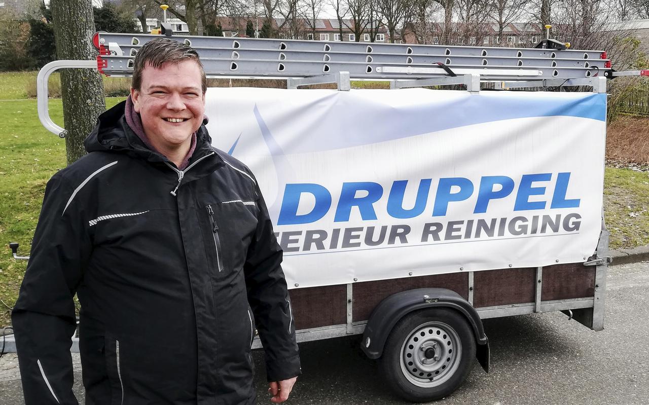 Peter Grevink uit Emmen, na 25 jaar in de horeca nu de ladder op. Peter Grevink uit Emmen, na 25 jaar in de horeca nu de ladder op.