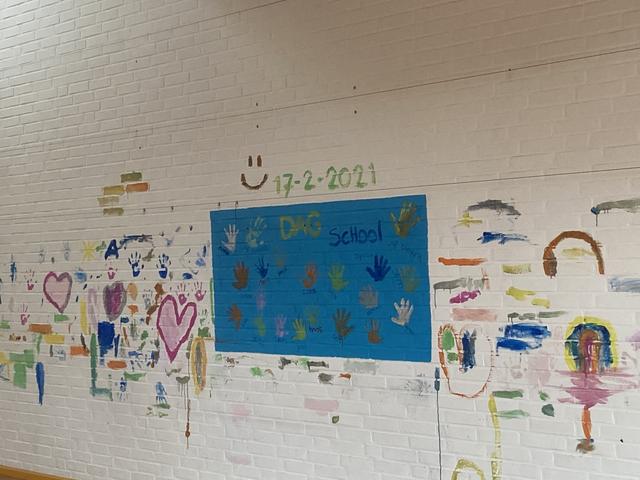 Je kan deze inhoud niet bekijken.
Deze inhoud kan cookies van social media of andere externe platformen bevatten. Aanvaard cookies om de inhoud weer te geven. Leerlingen hebben afscheid genomen van de hun oude school.