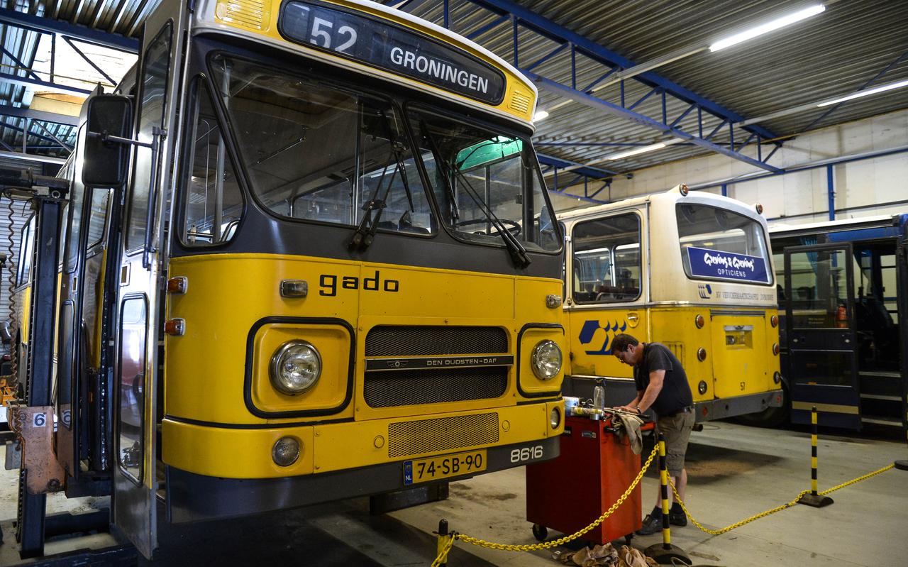 Het Nationaal Busmuseum in Hoogezand zit te springen om vakmensen die de huidige monteurs willen bijstaan.