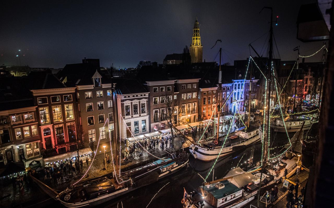 Winterwelvaart in de stad is een van de meest succesvolle kerstmarkten in Groningen. Winterwelvaart in de stad is een van de meest succesvolle kerstmarkten in Groningen.
