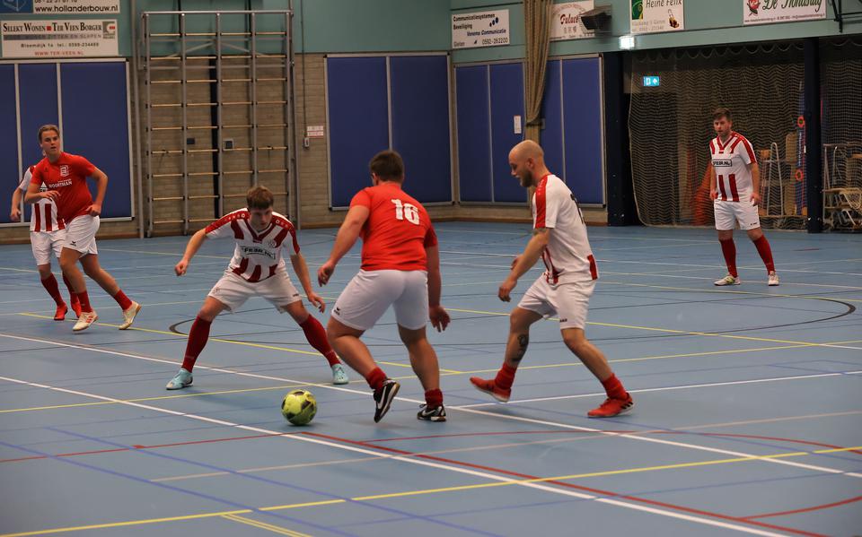 VV Gieten in de wedstrijd tegen Gasselternijveen. De thuisploeg won met 8-1.