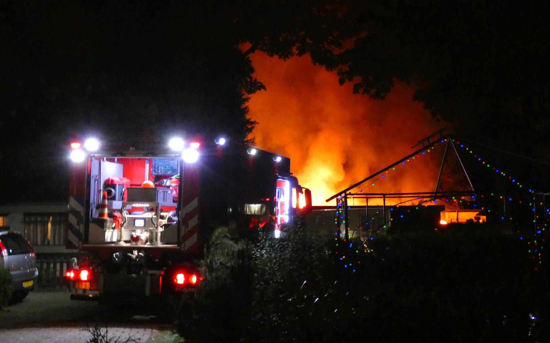 Uitslaande brand in stacaravan op vakantiepark in Spier.