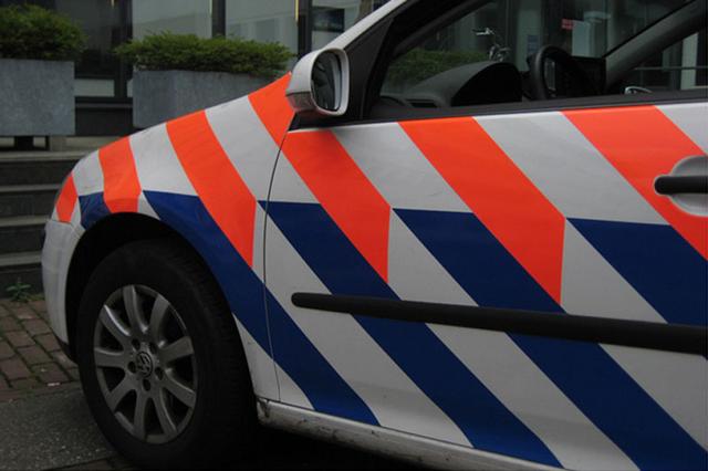 Man (21) uit Klazienaveen gestoken met mes nabij station in Emmen. 'Politie op zoek naar twee mensen
