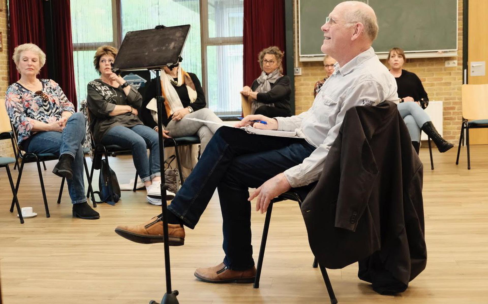 De audities voor het muziektheaterspektakel De Vlinderprinses zijn zaterdagmiddag in MFC De Brink in Sleen van start gegaan. Samen met Harm Dijkstra beoordeelde Jan Kruimink (foto) de vaardigheden van de deelnemers aan de auditie. 