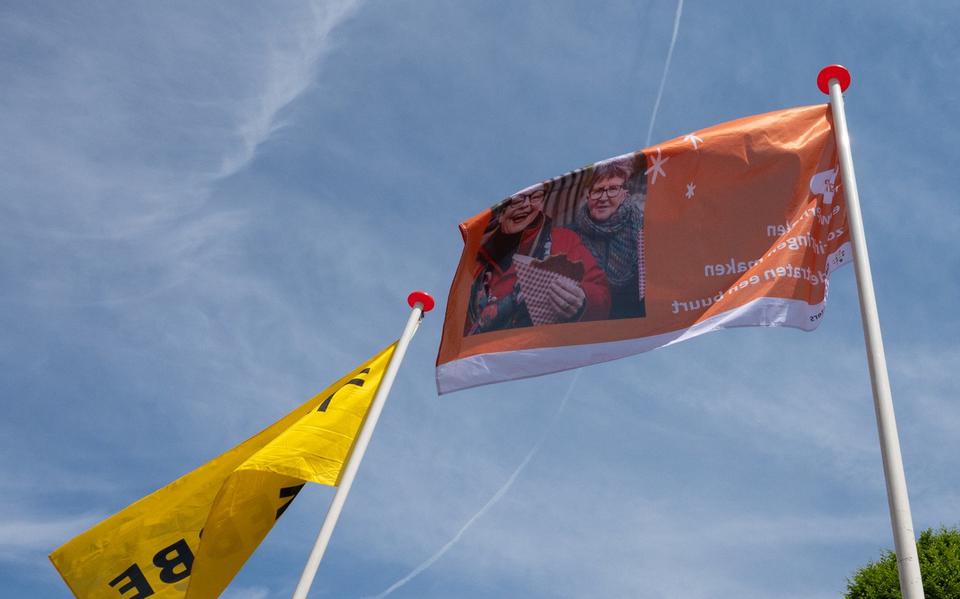 Speciale vlag gehesen in De Wijert.