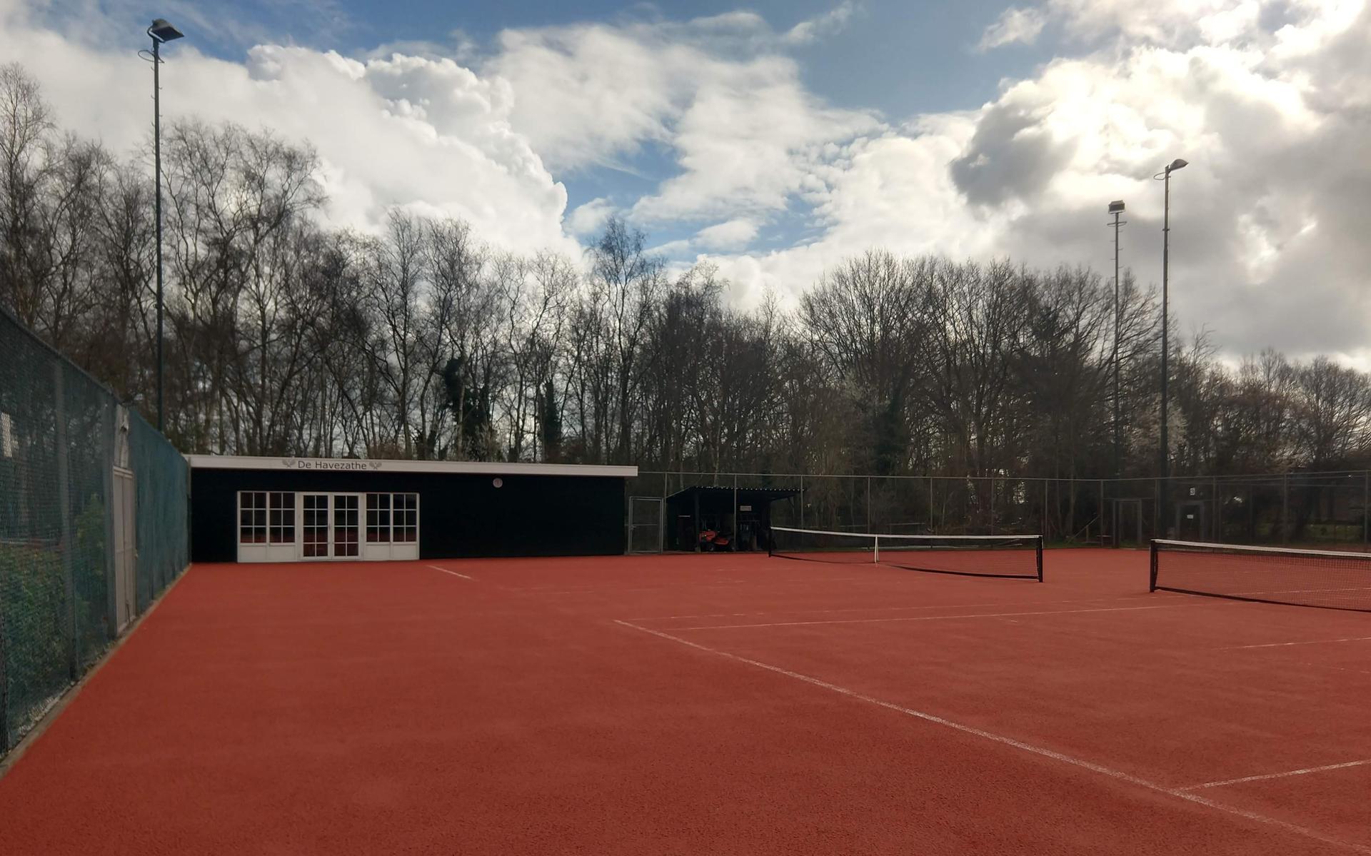 Twee nieuwe smashcourtbanen voor TV De Havezathe in Oosterhesselen
