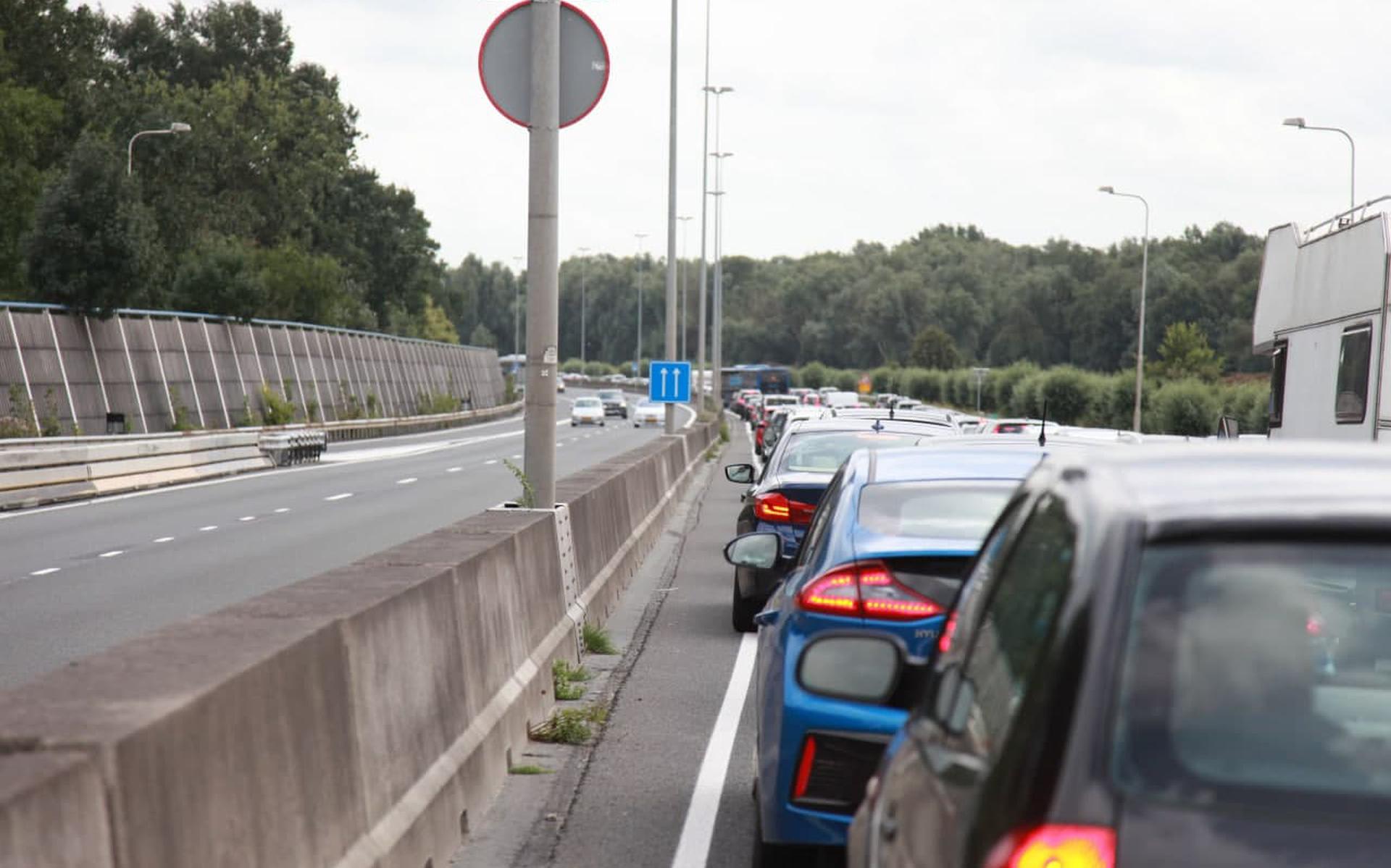 Auto's Botsen Op A28. File Tussen Groningen En Haren - Dagblad Van Het ...