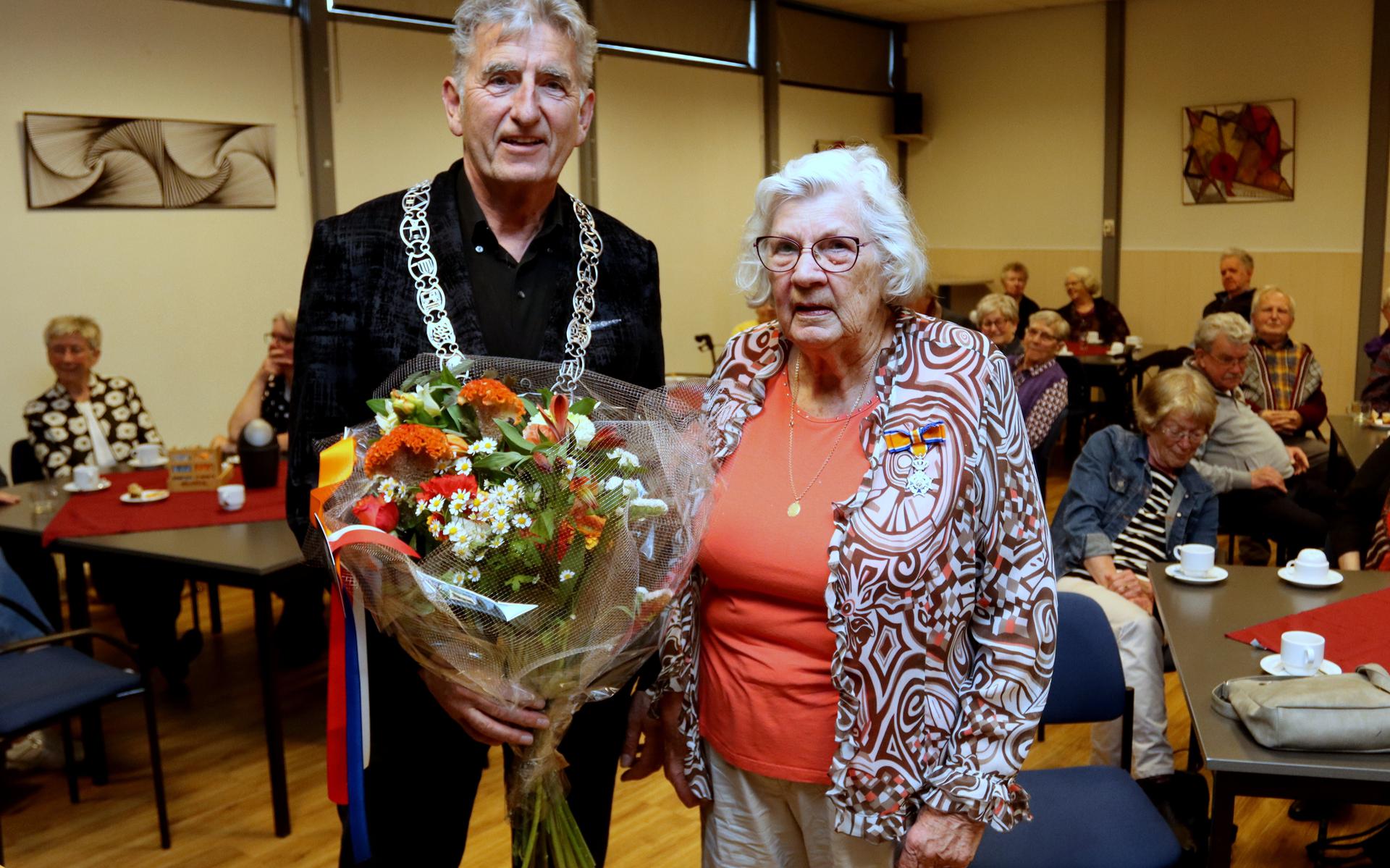 Els Smid-Mulder (80) uit Emmen is maandag koninklijk onderscheiden. Ze is benoemd tot Lid in de Orde van Oranje Nassau.