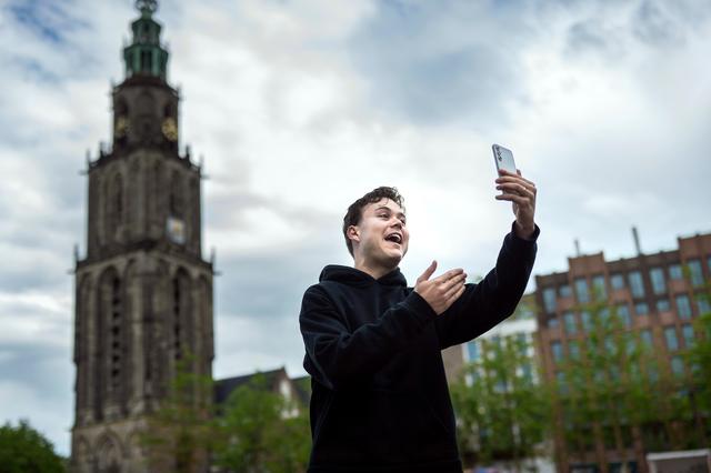 Dit is Sam (21) uit Groningen. ‘Iedereen schreeuwde ineens mijn sketch’