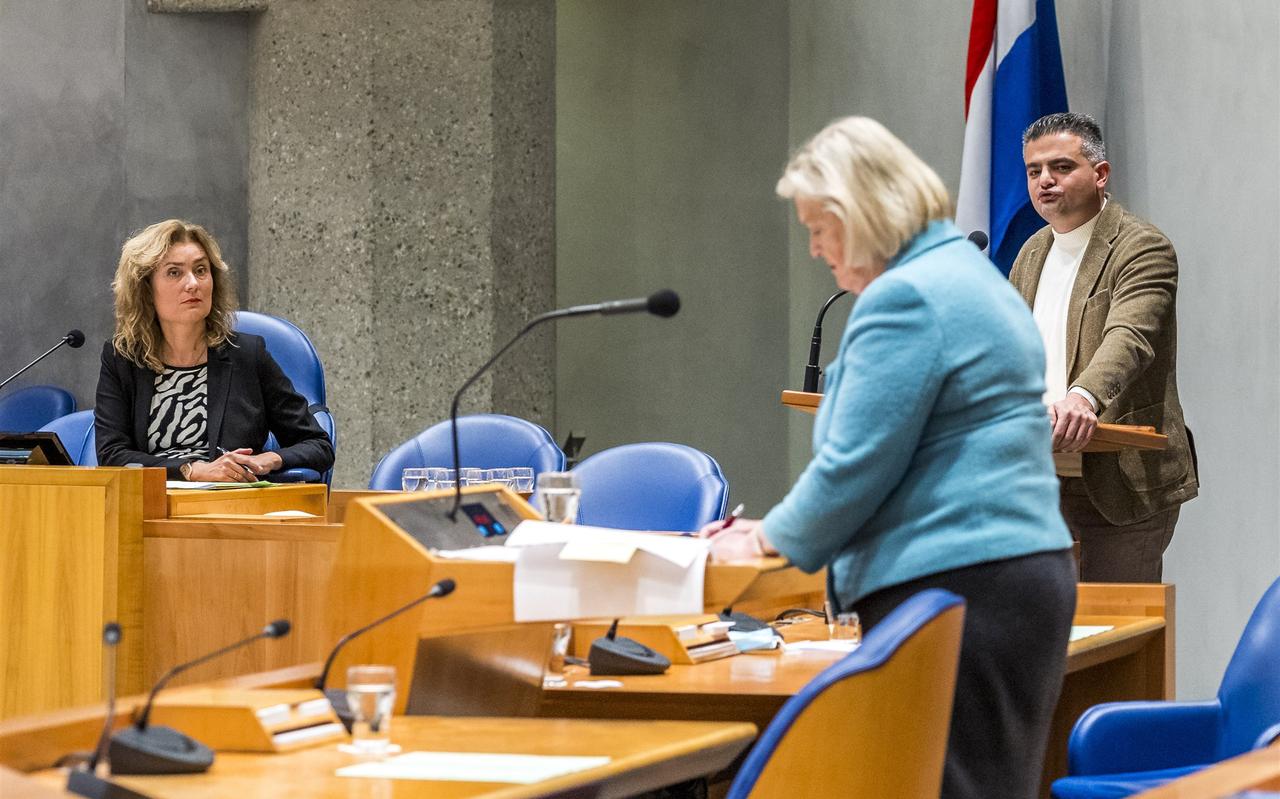 Kamervoorzitter Vera Bergkamp (D66) tijdens het wekelijkse vragenuur in de Tweede Kamer. Kamervoorzitter Vera Bergkamp (D66) tijdens het wekelijkse vragenuur in de Tweede Kamer.