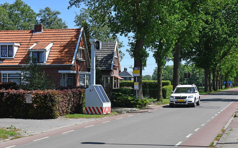 De flexflitser aan de Hereweg in Meeden. 