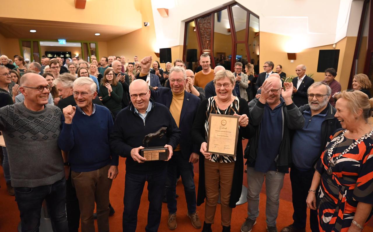 Grote vreugde bij de leden van de werkgroep Mina Koes na de uitreiking van het Raspaard 2022 van de gemeente De Wolden. Grote vreugde bij de leden van de werkgroep Mina Koes na de uitreiking van het Raspaard 2022 van de gemeente De Wolden.