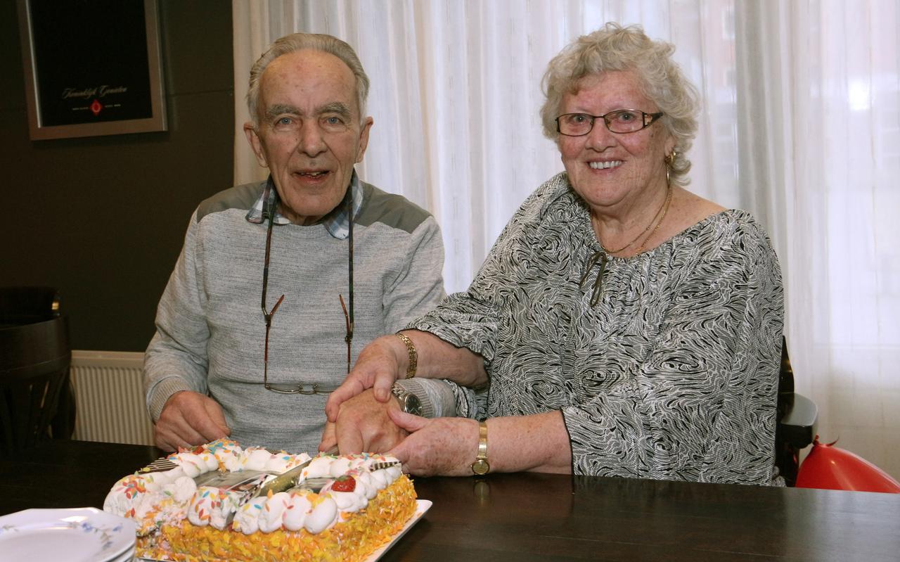 Jan en Grietje Bakker uit Veendam zijn 60 jaar getrouwd.