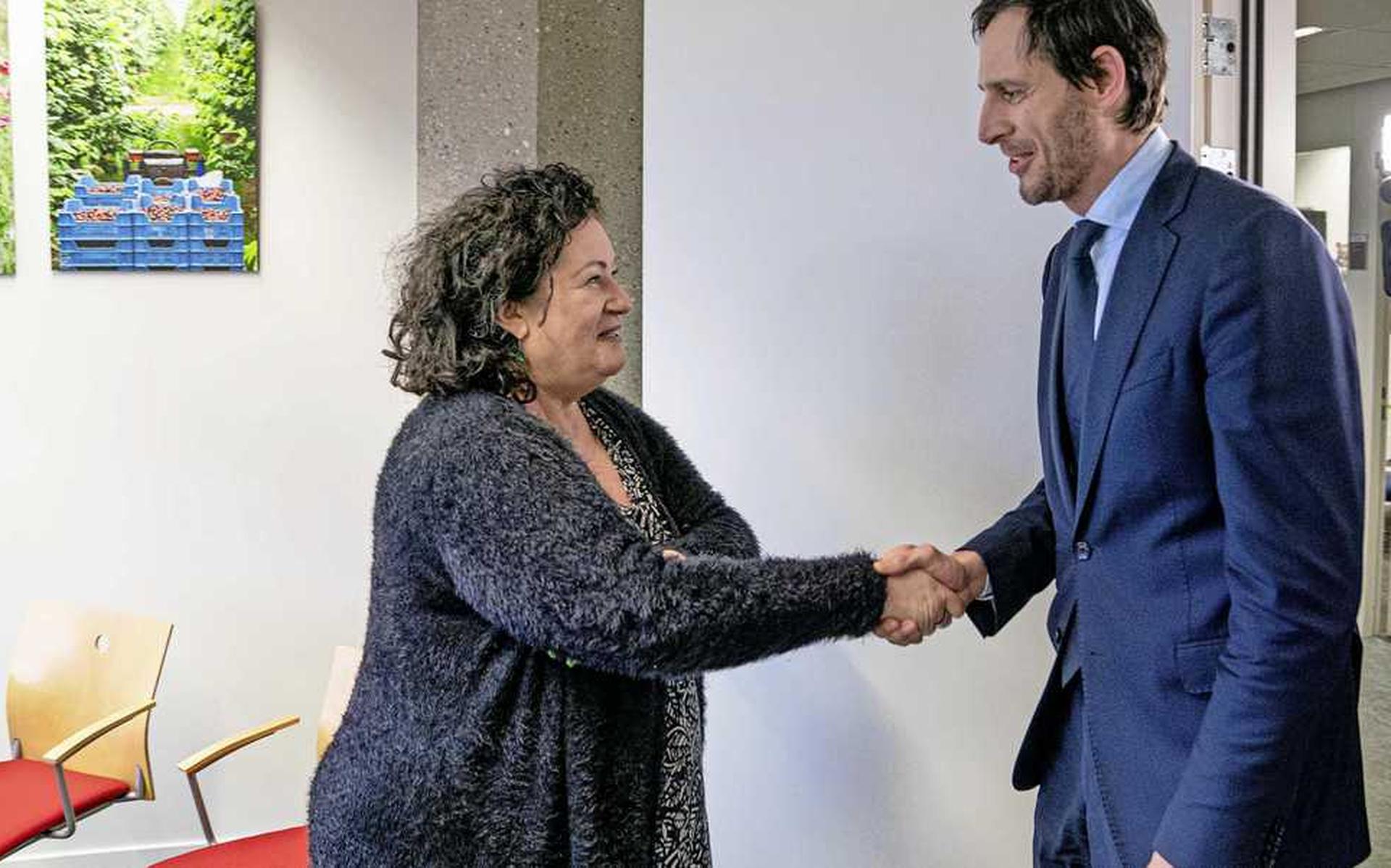 Caroline van der Plas (BBB) ontvangt Wopke Hoekstra (CDA).