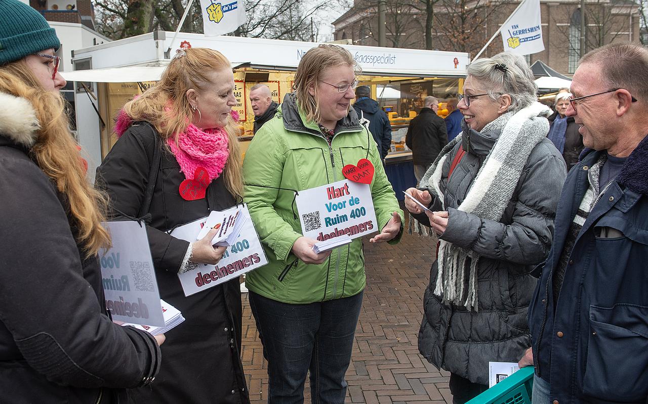 Het comité in actie met in de groene jas Frieda Reiche. Het comité in actie met in de groene jas Frieda Reiche.