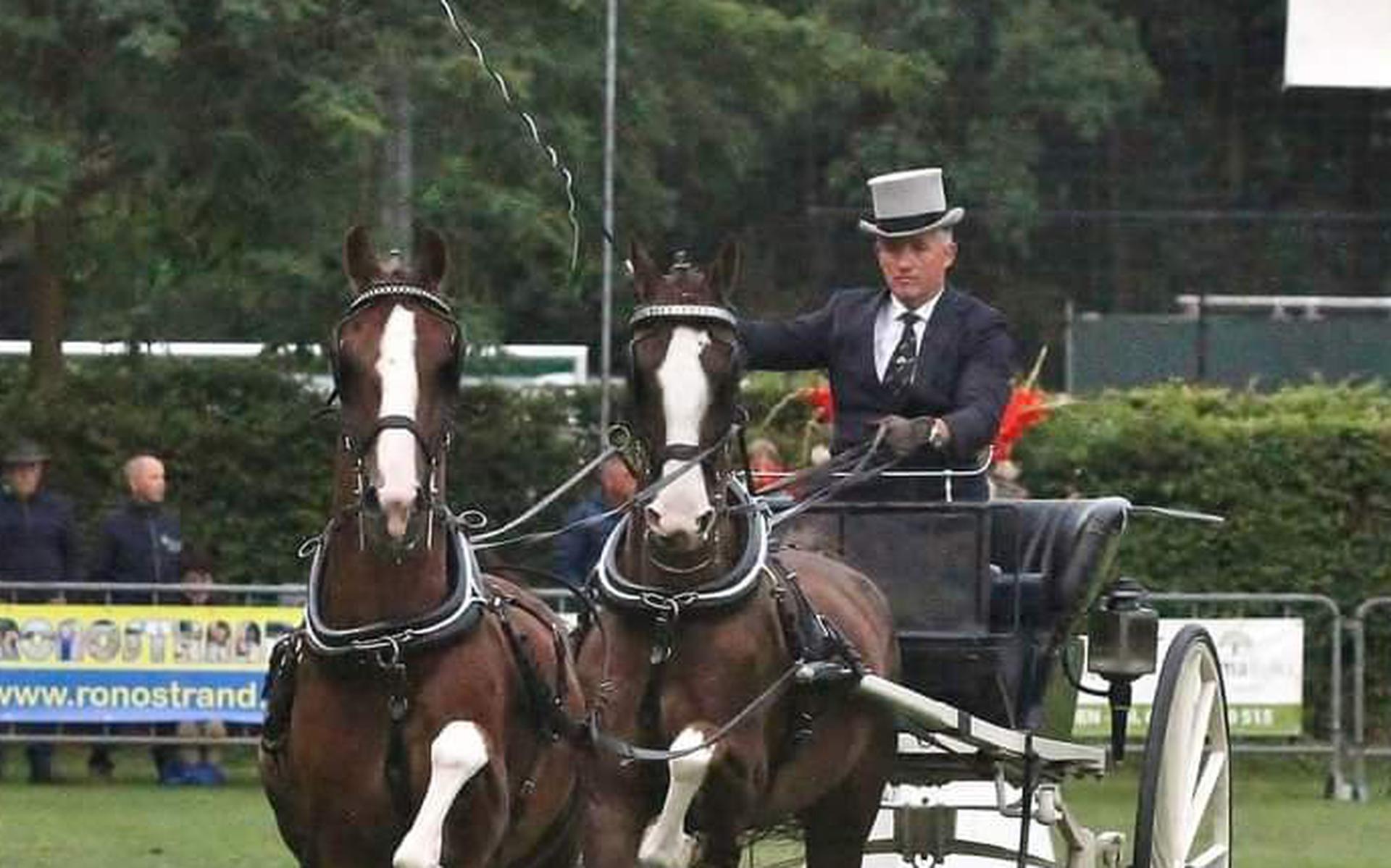 Derk Jan Mekkes won met Roelofsen Horsetrucks Hugo en Roelofsen Horsetrucks Jefferson in 2022 het Rondje Drenthe om het Bronzen Bartje.