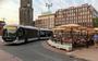 Een Q-link bus naar Leek op de Grote Markt in Groningen. Extra spitsritten zijn voorlopig niet nodig, meent het OV-bureau Groningen Drenthe.