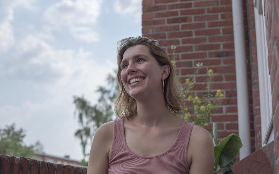 Afra Rijkhoff uit Groningen maakt een documentaire over haar moeders.