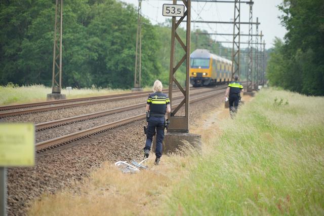 Machinist ziet fiets op het spoor tussen Beilen en Assen en schrikt zich een hoedje. ProRail boos na