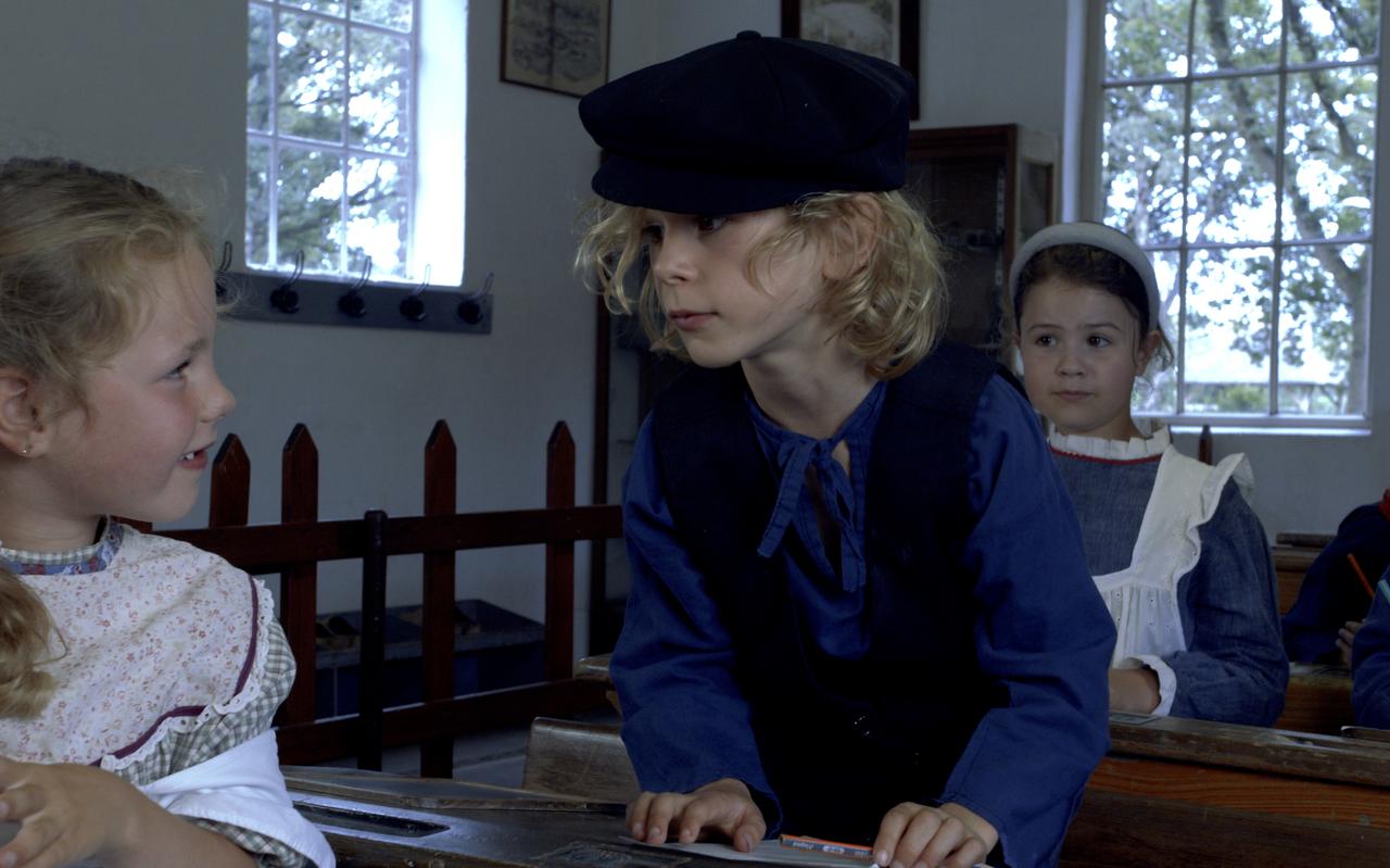 Siem als Bartje in de school van het Openluchtmuseum Ellert en Brammert in Schoonoord. Siem als Bartje in de school van het Openluchtmuseum Ellert en Brammert in Schoonoord.