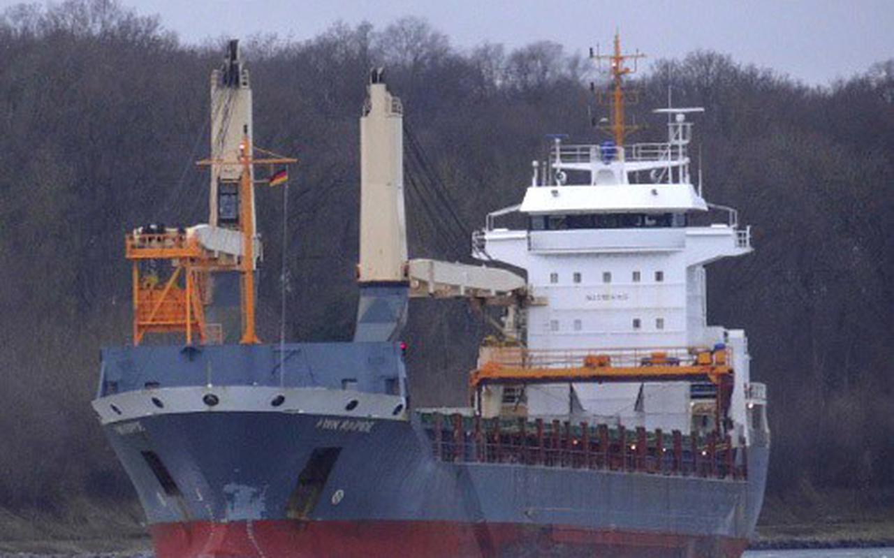De FWN Rapide van de Groninger rederij Forest Wave werd in april 2018 door piraten aangevallen voor de kust van Nigeria. De bemanning kwam uiteindelijk vrij nadat er losgeld werd betaald. 