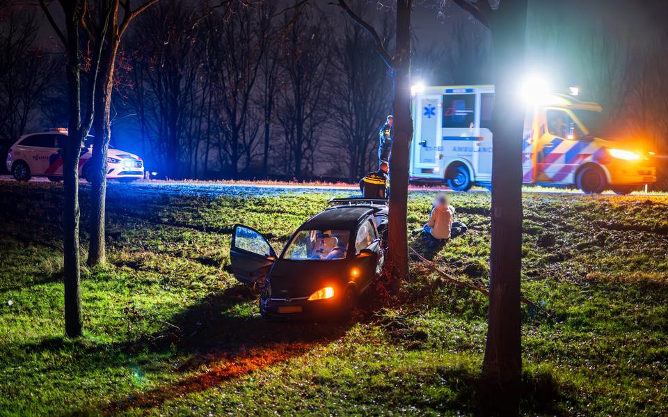 Op deze afrit van de A7 bij Hoogezand raakte de 21-jarige vrouw Kerstmis 2023gewond. Eerder vlogen hier zeker vijf andere auto's uit de bocht en vielen er meer gewonden. 