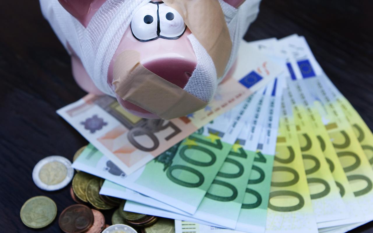 Sparen levert vrijwel niets meer op. Door de inflatie boeren spaarders zelfs achteruit. Sparen levert vrijwel niets meer op. Door de inflatie boeren spaarders zelfs achteruit.
