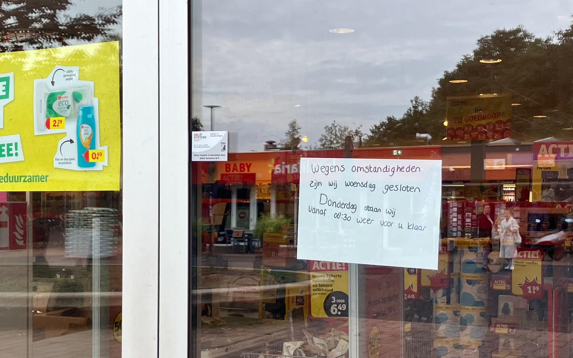 Man in zwart pleegt overval op Kruidvat in Emmen. Dader op de vlucht