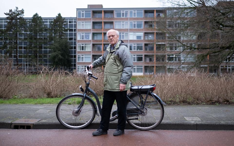 Meneer Sloots (86) valt met fiets over hoop grind, maar kan fluiten naar schadevergoeding. 'Ik had e