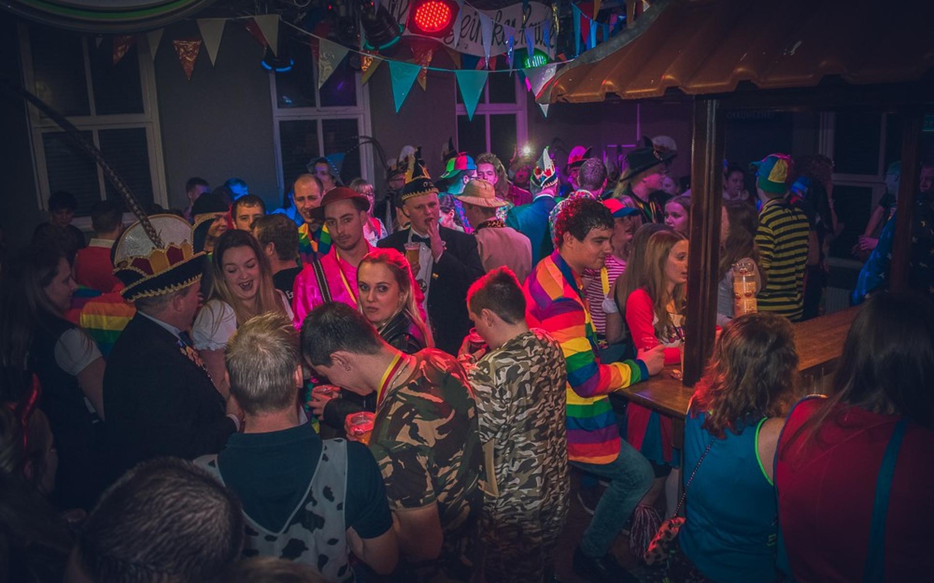 Jeugdsoos The Scrum in Kloosterburen houdt elk jaar (buiten coronatijden) een kleintje carnaval.